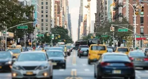 ۵ نکته حرفه‌ای برای رانندگی با خودروی دنده دستی در ترافیک شهری
