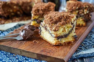 طرز تهیه کیک دارچینی با استروزل شکلاتی؛ خوشمزه‌ترین کیک دارچینی