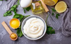 طرز تهیه سس مایونز خانگی رژیمی؛ با تخم مرغ و بدون تخم مرغ
