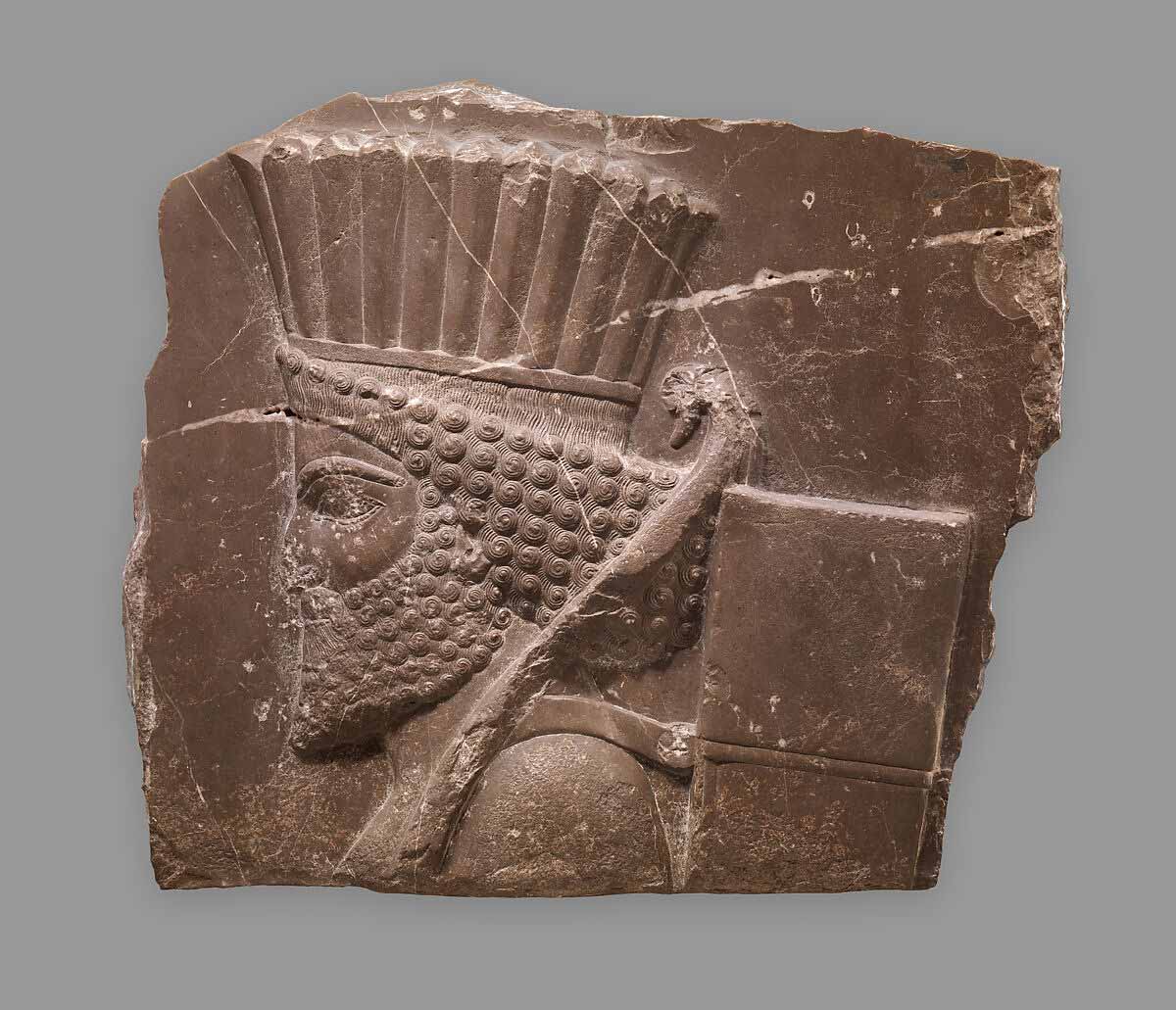 سر یک نگهبان پارسی، ۴۶۵–۴۸۶ پیش از میلاد. سر یک نگهبان پارسی، ۴۶۵–۴۸۶ پیش از میلاد.