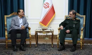 محسن رضایی در دیدار با عاصم منیر: به هیچ وجه ذره‌ای از مواد هسته‌ای غنی شده از ایران خارج نخواهد شد