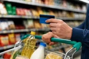 همتی: کالابرگ الکترونیک متناسب با نرخ بازار تا ۲۳ درصد افزایش می‌یابد/ شتاب تورم نصف شده است