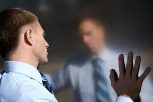 پژوهش جدید: خودشیفته‌ها بیشتر در معرض وابستگی به چت‌بات‌ها هستند