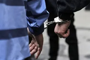 لحظه دستگیری و مصاحبه با ۲ سارق مسلح موتورسیکلت در اصفهان