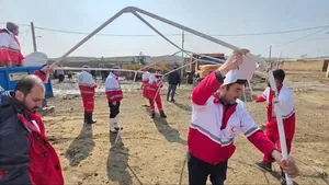 امدادرسانی هلال‌احمر به ۱۶۱ سیل‌زده در سلماس آذربایجان غربی/ فعالیت ۱۳ تیم عملیاتی و توزیع اقلام امدادی
