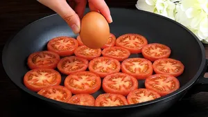 طرز تهیه کاسرول سوسیس و گوجه‌فرنگی با پنیر؛ شامی خوشمزه و آسان در فر