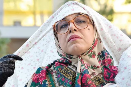 انتقاد شدید از فیلم سینمایی «خانوم والده»: اینقدر هم مبتذل و چرک می‌شود فیلم ساخت؟