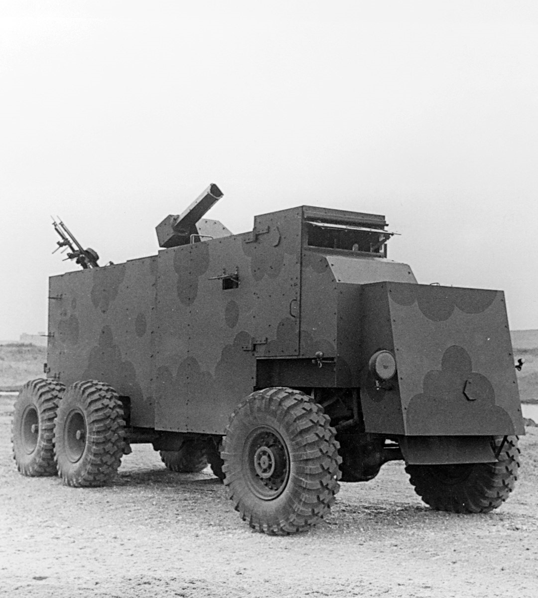کاکاتریس ؛ اژدهایی که مواضع دشمن را به آتش می کشید (+عکس) کاکاتریس ؛ اژدهایی که مواضع دشمن را به آتش می کشید (+عکس)