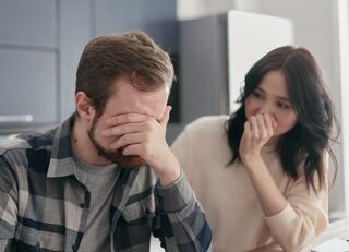 زن و شوهر با یادآوری خاطراتی مشترک در گذشته بهانه ای برای دعوا پیدا می کنند! حیف نیست؟!