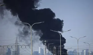 مشاهده ستون‌هایی از دود از ترمینال شماره ۳ فرودگاه بین‌المللی ریاض
