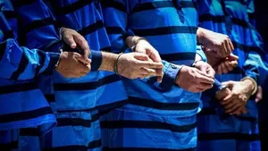 کشف ۳۹۰ کیلو شیشه در پوشش بار ضایعاتی