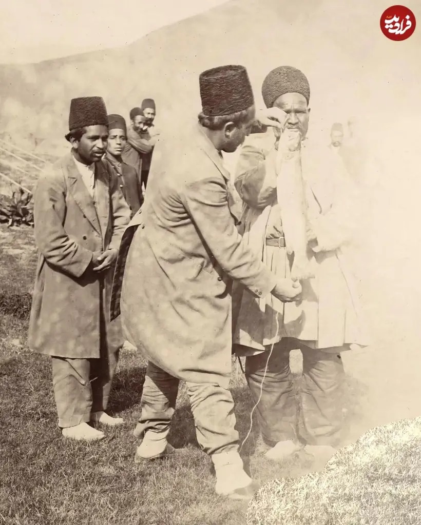 «دوستعلی خان، نوۀ ناصرالدین شاه» در حال ماهیگیری در رودخانۀ لار