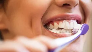 قبل از صبحانه مسواک نمی‌زنید؟ ۳ خطری که سلامت دندان‌هایتان را تهدید می‌کند