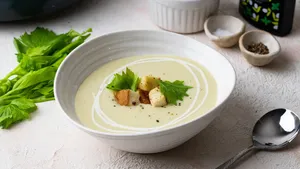 طرز تهیه سوپ کرفس با خامه