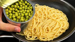 طرز تهیه اسپاگتی با نخود فرنگی و بیکن؛ یک غذای خوشمزه و متفاوت برای ناهار و شام