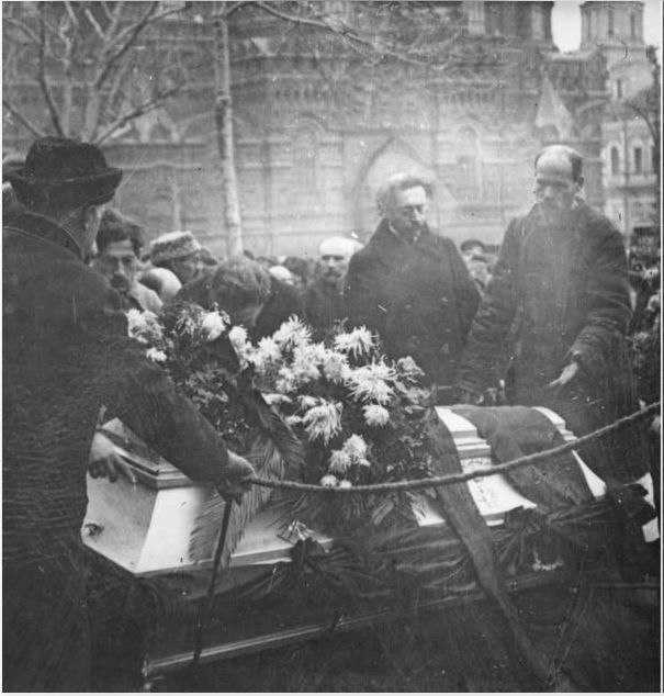 از انقلاب مکزیک تا میدان سرخ مسکو؛ به بهانه صدوششمین سالگرد درگذشت نویسنده کتاب « ده روزی که جهان را تکان داد» از انقلاب مکزیک تا میدان سرخ مسکو؛ به بهانه صدوششمین سالگرد درگذشت نویسنده کتاب « ده روزی که جهان را تکان داد»