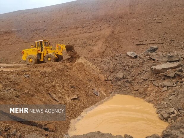 انسداد این آزادراه به دلیل حمله هوایی انسداد این آزادراه به دلیل حمله هوایی