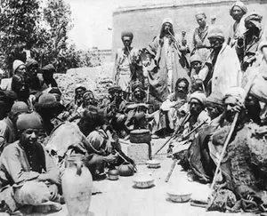 ماجرای جالب کبریت‌گدایی در تهران قدیم و سیگارهایی که با سنگ چخماق و ذره‌بین روشن می‌شد