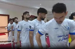 حضور بازیکنان استقلال در تونل ورود به زمین پیش از شروع دیدار با الغرافه قطر