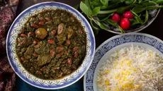 قورمه سبزی را با این روش بپزید و طعمی متفاوت را تجربه کنید