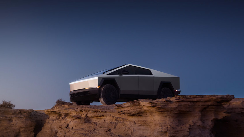 تسلا (Tesla)؛ نقص‌های نرم‌افزاری و سایبرتراک پرحاشیه