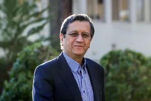 همتی: امکان ندارد در تخصیص ارز کالا‌های اساسی و دارو غفلت کنیم