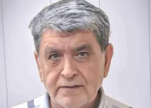 سردار آزمون در سوگ عموی خود نشست
