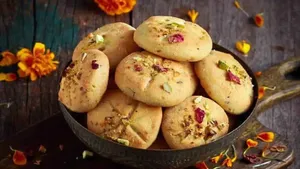 طرز تهیه کلوچه زعفرانی