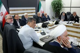 پزشکیان: شرط ایستادگی در برابر غرب تحمل سختی است / مصرف برق، گاز، آب و بنزین را کم می کنیم / لازم شود مجموعه‌های فرهنگی و ورزشی را می بندیم