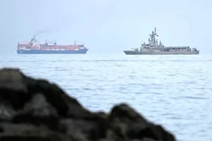 عبور نفتکش‌ها از تنگه هرمز «عملاً متوقف شده است»