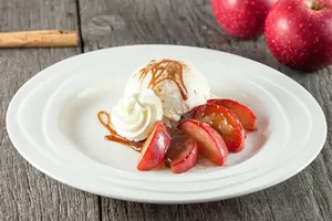 طرز تهیه بستنی سیب و دارچین