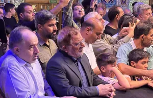 حضور سرلشکر ایزدی، جانشین فرمانده سپاه در رواق دارالذکر حرم رضوی