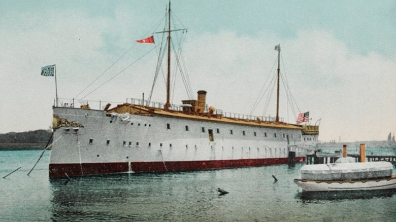 ۲. یواساس رینا مرسدس (USS Reina Mercedes) (IX-25): از رزمناو اسپانیایی تا زندان آکادمی ۲. یواساس رینا مرسدس (USS Reina Mercedes) (IX-25): از رزمناو اسپانیایی تا زندان آکادمی