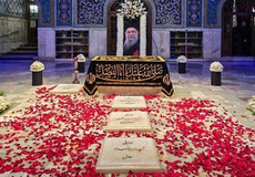 تصاویری از مزار آقای شهید ایران در سومین شب بزرگداشت در حرم رضوی