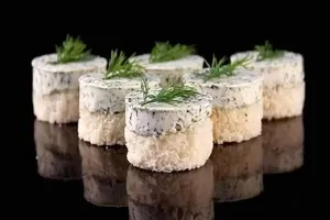 طرز تهیه راتای شوید و مرغ ؛ فینگرفود خوشمزه‌ برای مهمانی‌ ها