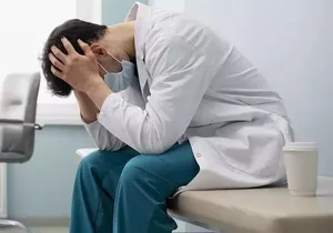 رزیدنتی یا شیفت بی‌پایان؟/ ۱۰۰ ساعت کار در هفته و ۱۲ کشیک در ماه