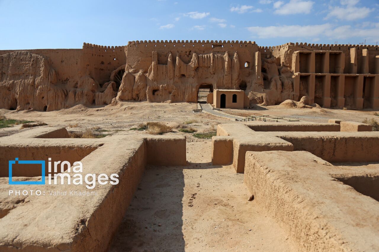فرش قرمز «بلقیس» اسفراین خراسان شمالی زیرپای سرمایهگذاران فرش قرمز «بلقیس» اسفراین خراسان شمالی زیرپای سرمایهگذاران