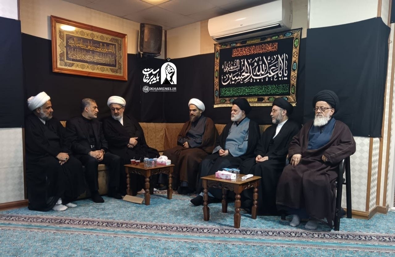 دیدار علما و بزرگان نجف اشرف با فرزند رهبر شهید دیدار علما و بزرگان نجف اشرف با فرزند رهبر شهید