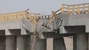 بازگشایی مسیر بندرخمیر - بندرعباس پس از آسیب ناشی از حمله آمریکا