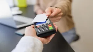 اسکیمر، تله پنهان کلاهبرداران برای کارت‌های بانکی (فیلم)