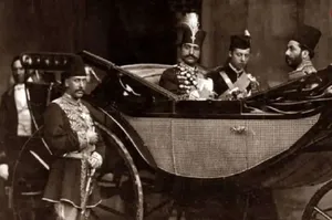 مردانی که کارشان دویدن دنبال کالسکۀ ناصرالدین شاه بود (عکس)