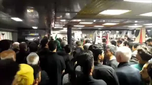 طنین الله اکبر جمعیت متراکم در ایستگاه مترو طالقانی
