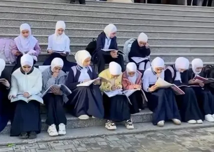  از اولین نماینده زن سومالی در مجلس بریتانیا تا منع حجاب در مدارس جمهوری آذربایجان / اشک دختران را در نیاورید