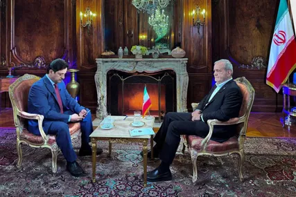 پزشکیان به الجزیره: عربستان سعودی می تواند محور وحدت مسلمانان باشد / می توانیم به حل بحران یمن کمک کنیم / شاید اسرائیلی ها به نفت عربستان حمله کرده اند/ تکذیب وجود شکاف میان بخش‌های نظامی و سیاسی کشور/ استقبال از توافق دفاعی مکه /  کار یمن به ما ربطی ندارد