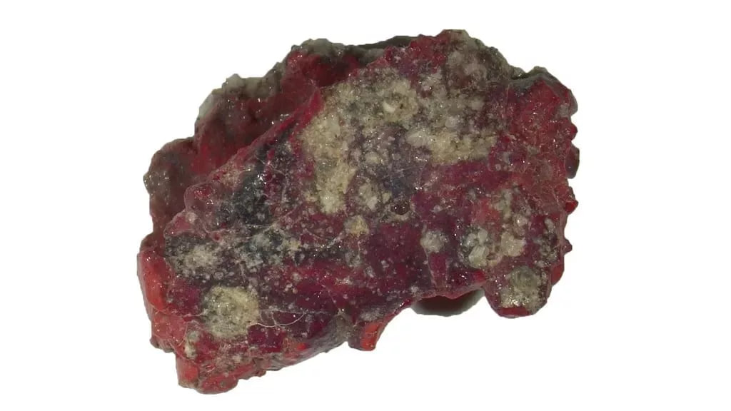 این شیشه سبز و قرمز و تا حدی رادیواکتیو را «ترینیتایت» (Trinitite) نامگذاری کردند. این شیشه سبز و قرمز و تا حدی رادیواکتیو را «ترینیتایت» (Trinitite) نامگذاری کردند.