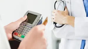 طبابت یا تجارت؟ وقتی بیمار قربانی سود می‌شود