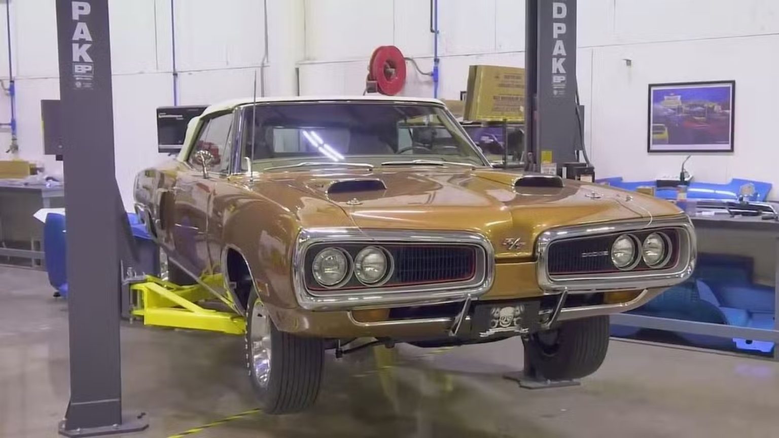 دوج Coronet R/T Hemi کانورتیبل مدل ۱۹۷۰: ۲ دستگاه دوج Coronet R/T Hemi کانورتیبل مدل ۱۹۷۰: ۲ دستگاه