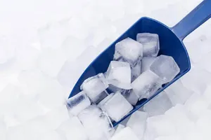 چگونه یخ را بیشتر نگه داریم؟ ؛ دیرتر آب شدن یخ با ۷ روش ساده در خانه و سفر