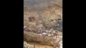 ریزش پل موقت یک معدن در کنگو بیش از ۳۰ کشته بر جای گذاشت (فیلم)