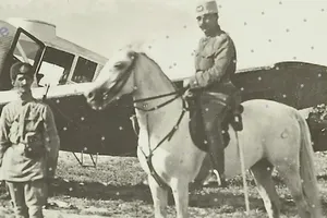 نظامیان ایرانی در کنار هواپیماهای آلمانی؛ 102 سال قبل (عکس)
